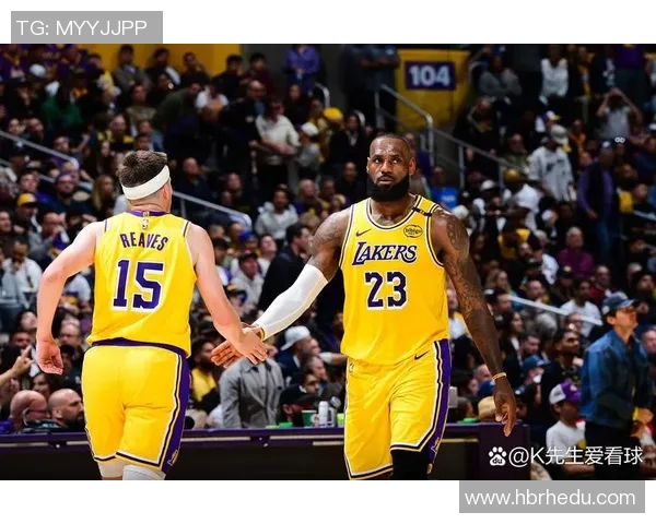 詹姆斯与英格拉姆的对决：篮球场上的新老交锋与未来之星的崛起